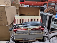 Accordeon met koffer accordiola - afbeelding 1 van  10