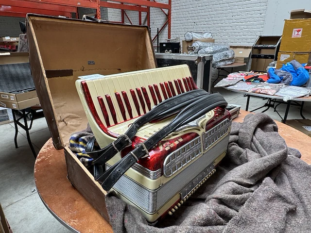 Accordeon met koffer accordiola - afbeelding 4 van  10