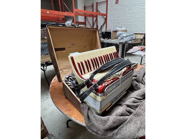 Accordeon met koffer accordiola - afbeelding 5 van  10