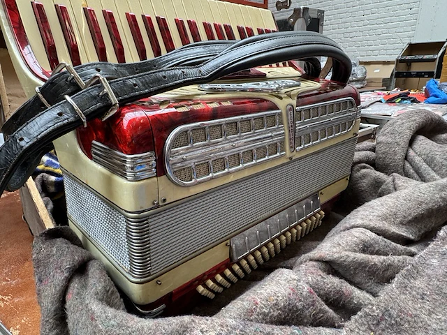 Accordeon met koffer accordiola - afbeelding 7 van  10