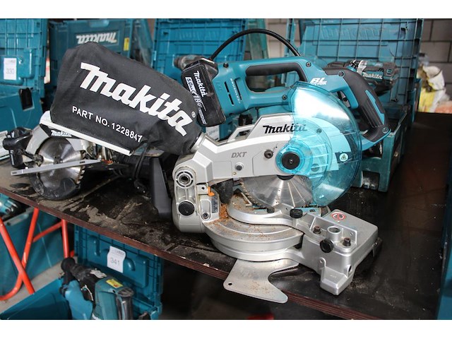 Accu afkortzaag makita. - afbeelding 1 van  4