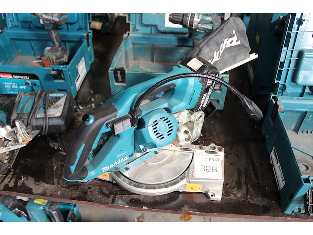 Accu afkortzaag makita. - afbeelding 3 van  4