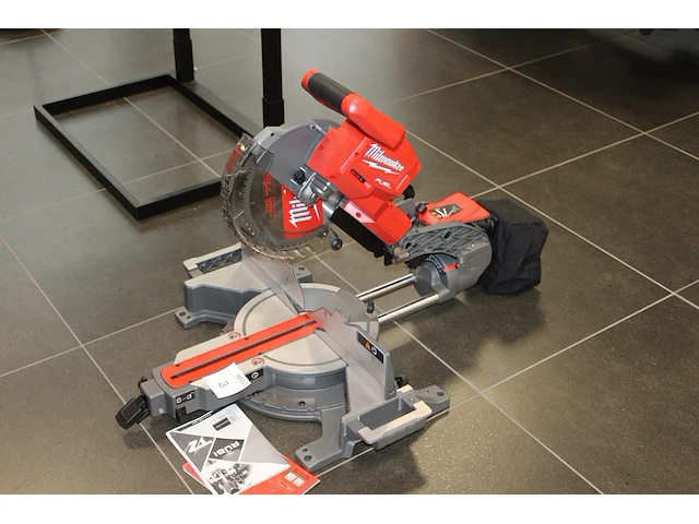 Accu afkortzaag met verstekfunctie milwaukee m18 fms254. nieuw. excl. accu - afbeelding 1 van  4