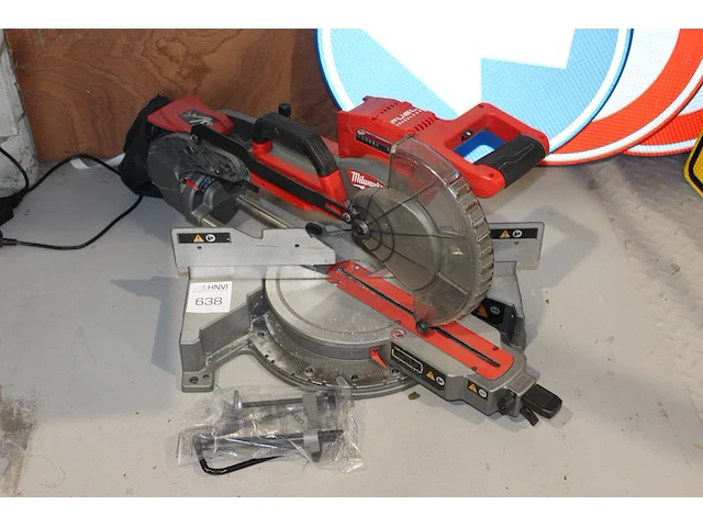 Accu afkortzaag met verstekfunctie milwaukee m18 fms254. vermoedelijk defect. - afbeelding 1 van  3