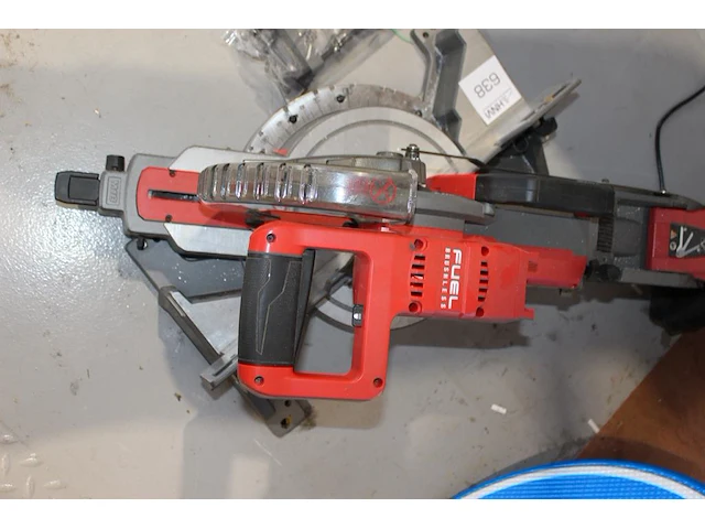 Accu afkortzaag met verstekfunctie milwaukee m18 fms254. vermoedelijk defect. - afbeelding 2 van  3
