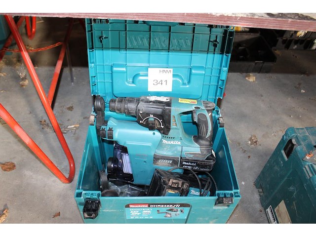 Accu boorhamer makita met hepa filter met accu en lader in kunststofkoffer. - afbeelding 1 van  4