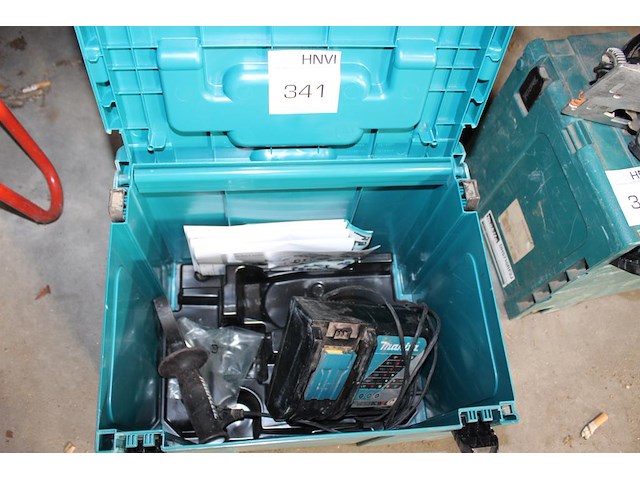 Accu boorhamer makita met hepa filter met accu en lader in kunststofkoffer. - afbeelding 4 van  4