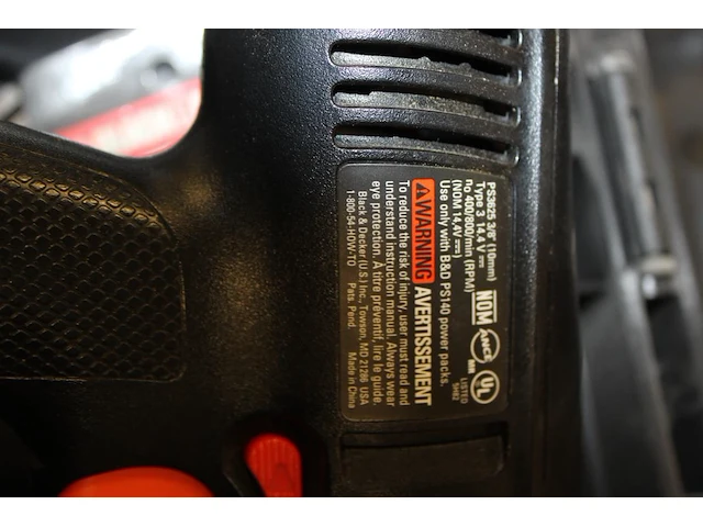 Accu boormachine black & decker met engelse acculader in kunststof koffer. - afbeelding 2 van  2
