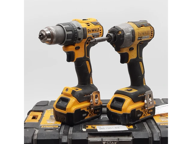 Accu boormachine en 1x slagschroevendraaier dewalt, bouwjaar 2021 - afbeelding 8 van  15