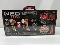Accu boormachine en accu lamp neo tools, m4k garage, oranje - afbeelding 2 van  3