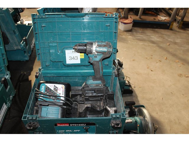 Accu boormachine makita met accu en lader in kunststofkoffer. - afbeelding 1 van  2