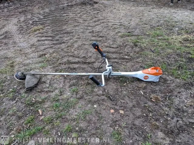 Accu bosmaaier stihl, fsa 135, bouwjaar 2021 - afbeelding 1 van  8