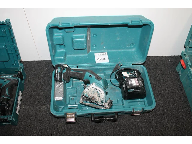 Accu cirkelzaag makita cc301d met extra accu en lader in kunststof koffer. beschermkap afgebroken. - afbeelding 1 van  2