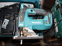 Accu decoupeerzaag makita met accu en lader in kunststofkoffer. - afbeelding 2 van  3