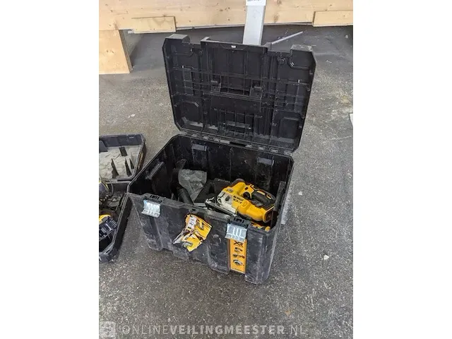 Accu decoupeerzaag met accu multitool dewalt, dcs334, dcs355 - afbeelding 1 van  14