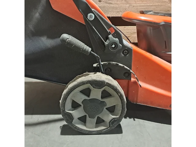 Accu grasmaaier husqvarna, lc137i, bouwjaar 2021 - afbeelding 11 van  13