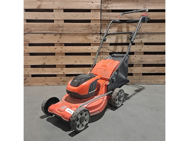 Accu grasmaaier husqvarna, lc137i, bouwjaar 2021 - afbeelding 1 van  13