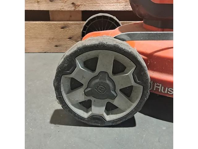 Accu grasmaaier husqvarna, lc137i, bouwjaar 2021 - afbeelding 9 van  13