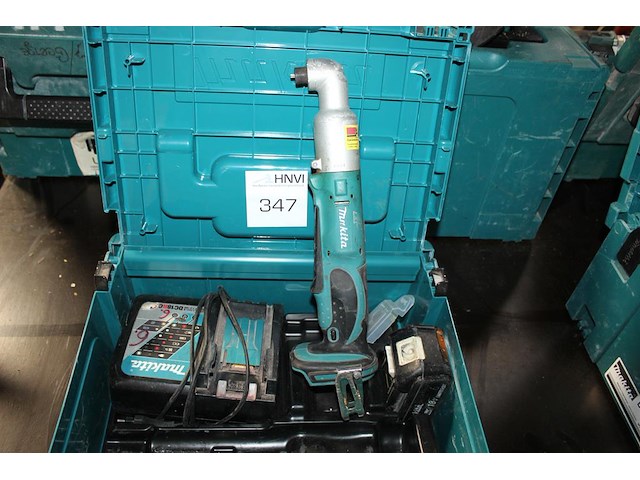 Accu haakse schroefmachine makita met accu en lader in kunststofkoffer. - afbeelding 2 van  3