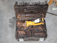 Accu haakse slijptol dewalt in kunststof koffer. defect. - afbeelding 1 van  2