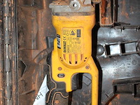 Accu haakse slijptol dewalt in kunststof koffer. defect. - afbeelding 2 van  2