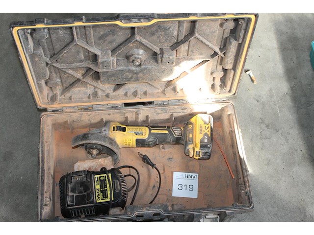 Accu haakse slijptol dewalt met accu en lader in koffer. - afbeelding 1 van  3