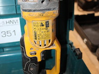 Accu haakse slijptol dewalt met accu en lader in kunststofkoffer. - afbeelding 2 van  3
