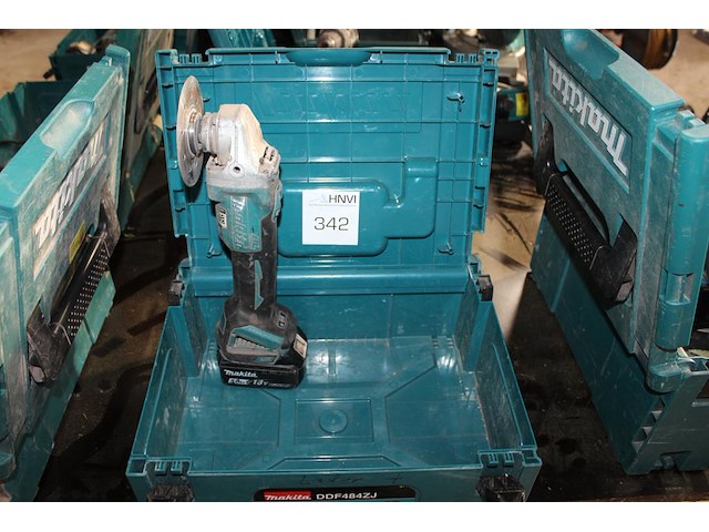 Accu haakse slijptol maktia met accu in kunststofkoffer. - afbeelding 1 van  2