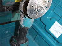 Accu haakse slijptol maktia met accu in kunststofkoffer. - afbeelding 2 van  2