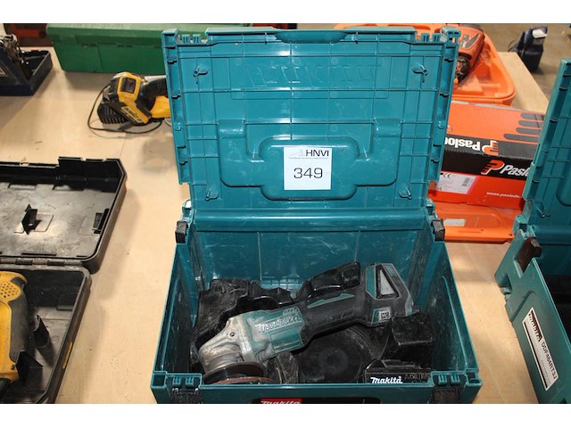 Accu haakse slijptol maktia met accu in kunststofkoffer. - afbeelding 1 van  3