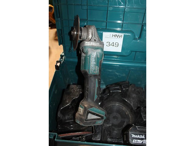 Accu haakse slijptol maktia met accu in kunststofkoffer. - afbeelding 3 van  3