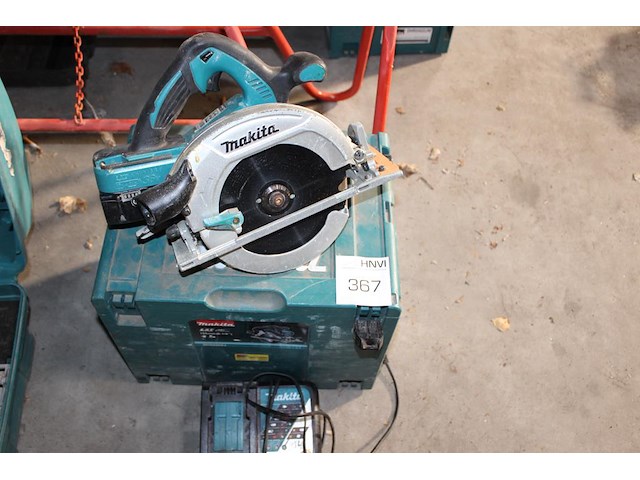 Accu handcirkelzaag makita 36 volt met dubbele accu en lader in kunststofkoffer. - afbeelding 1 van  4