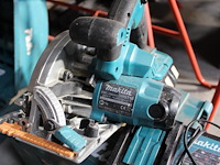 Accu handcirkelzaag makita 36 volt met dubbele accu en lader in kunststofkoffer. - afbeelding 3 van  4