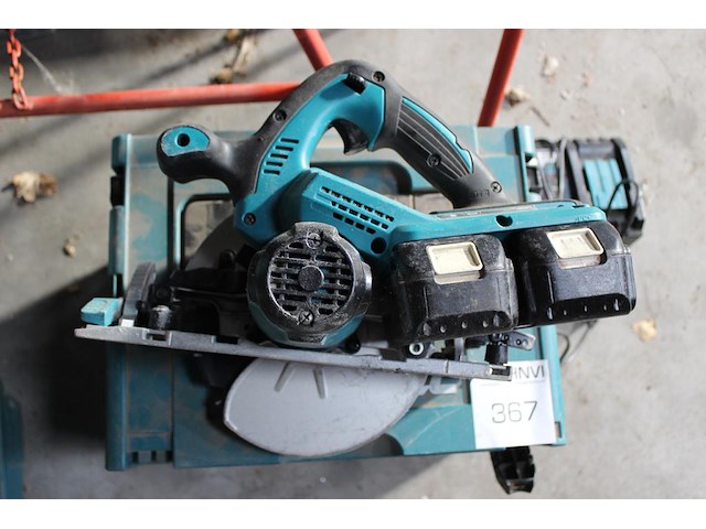 Accu handcirkelzaag makita 36 volt met dubbele accu en lader in kunststofkoffer. - afbeelding 4 van  4