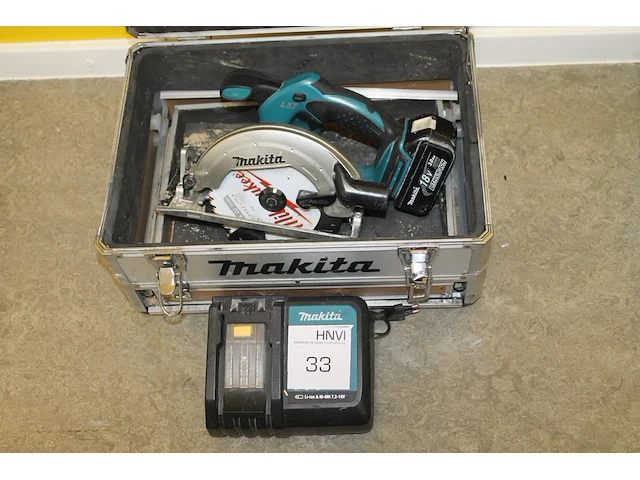 Accu handcirkelzaagmachine makita met accu en acculader in koffer. - afbeelding 1 van  2