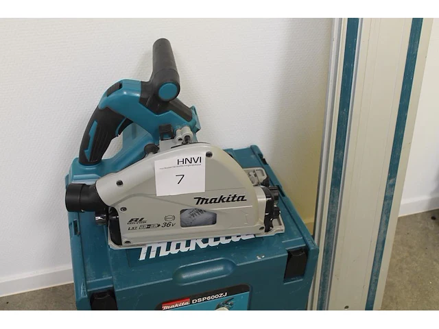 Accu-invalzaag body makita dsp600 36v met geleider 140 cm en koffer. - afbeelding 1 van  3