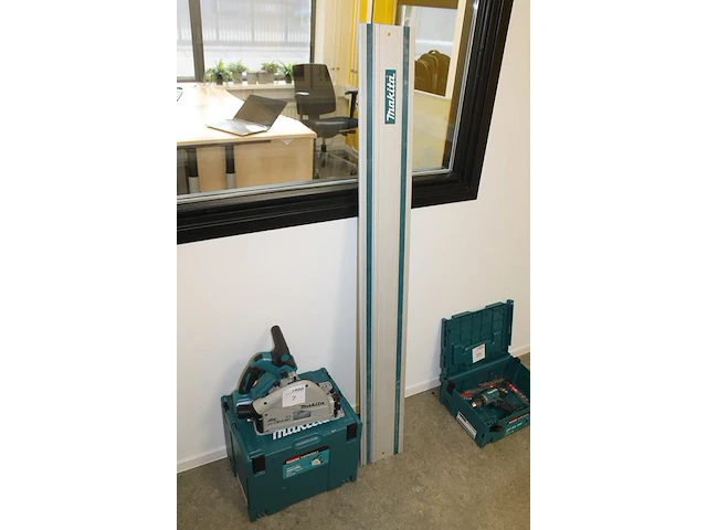 Accu-invalzaag body makita dsp600 36v met geleider 140 cm en koffer. - afbeelding 2 van  3