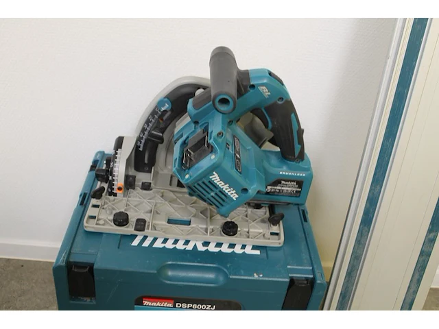 Accu-invalzaag body makita dsp600 36v met geleider 140 cm en koffer. - afbeelding 3 van  3