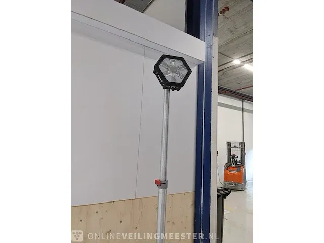 Accu led bouwlamp milwaukee, m18 sal, bouwjaar 2021 - afbeelding 8 van  13