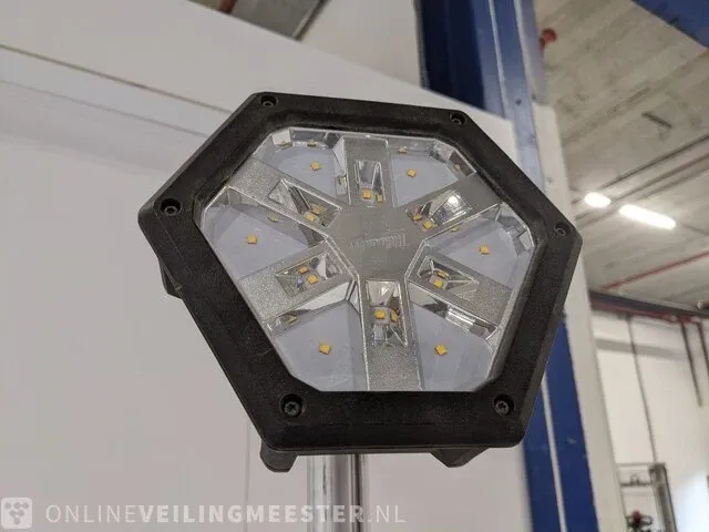 Accu led bouwlamp milwaukee, m18 sal, bouwjaar 2021 - afbeelding 9 van  13