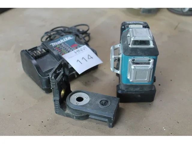 Accu lijnlaser makita cam ices-3b met accu, lader en ophangbeugel. - afbeelding 1 van  1