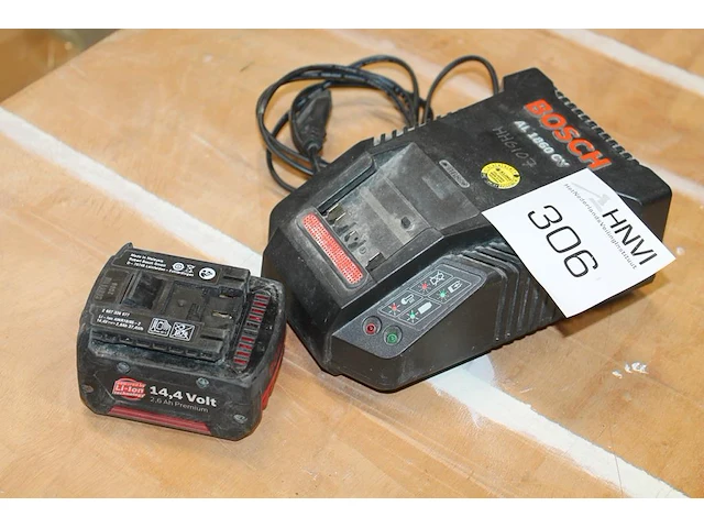 Accu met acculader bosch 14,4v. - afbeelding 2 van  2