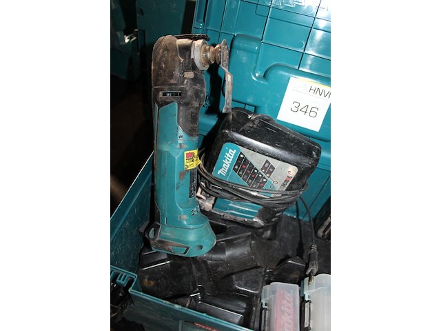 Accu multittool makita met accu en lader in kunststofkoffer. - afbeelding 2 van  3