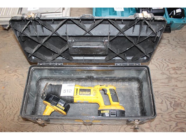 Accu reciprozaag dewalt met 2 accu's in koffer. - afbeelding 1 van  2