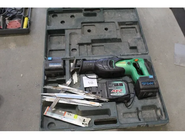 Accu reciprozaag hitachi cr 24dv met 2 accu's en lader in koffer - afbeelding 1 van  2