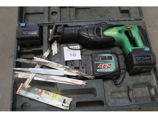 Accu reciprozaag hitachi cr 24dv met 2 accu's en lader in koffer - afbeelding 2 van  2