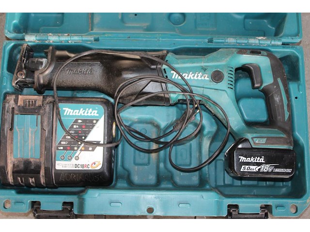 Accu recirprozaag makita met accu en lader in koffer. - afbeelding 2 van  3