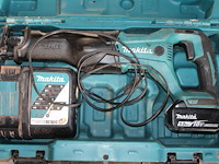 Accu recirprozaag makita met accu en lader in koffer. - afbeelding 2 van  3