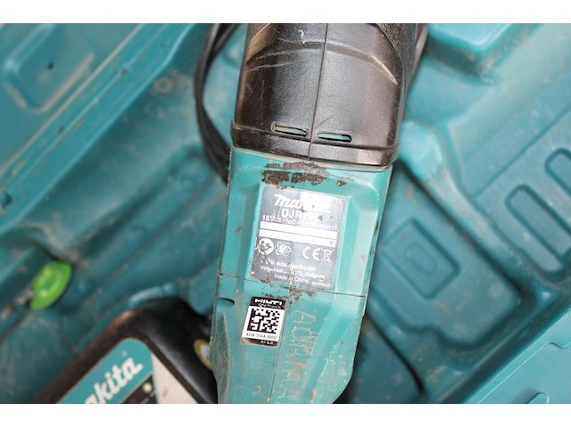 Accu recirprozaag makita met accu en lader in koffer. - afbeelding 3 van  3