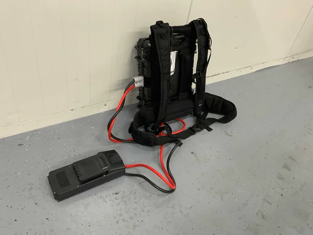 Accu ruzak voor ringzaag dc8400 - afbeelding 4 van  6